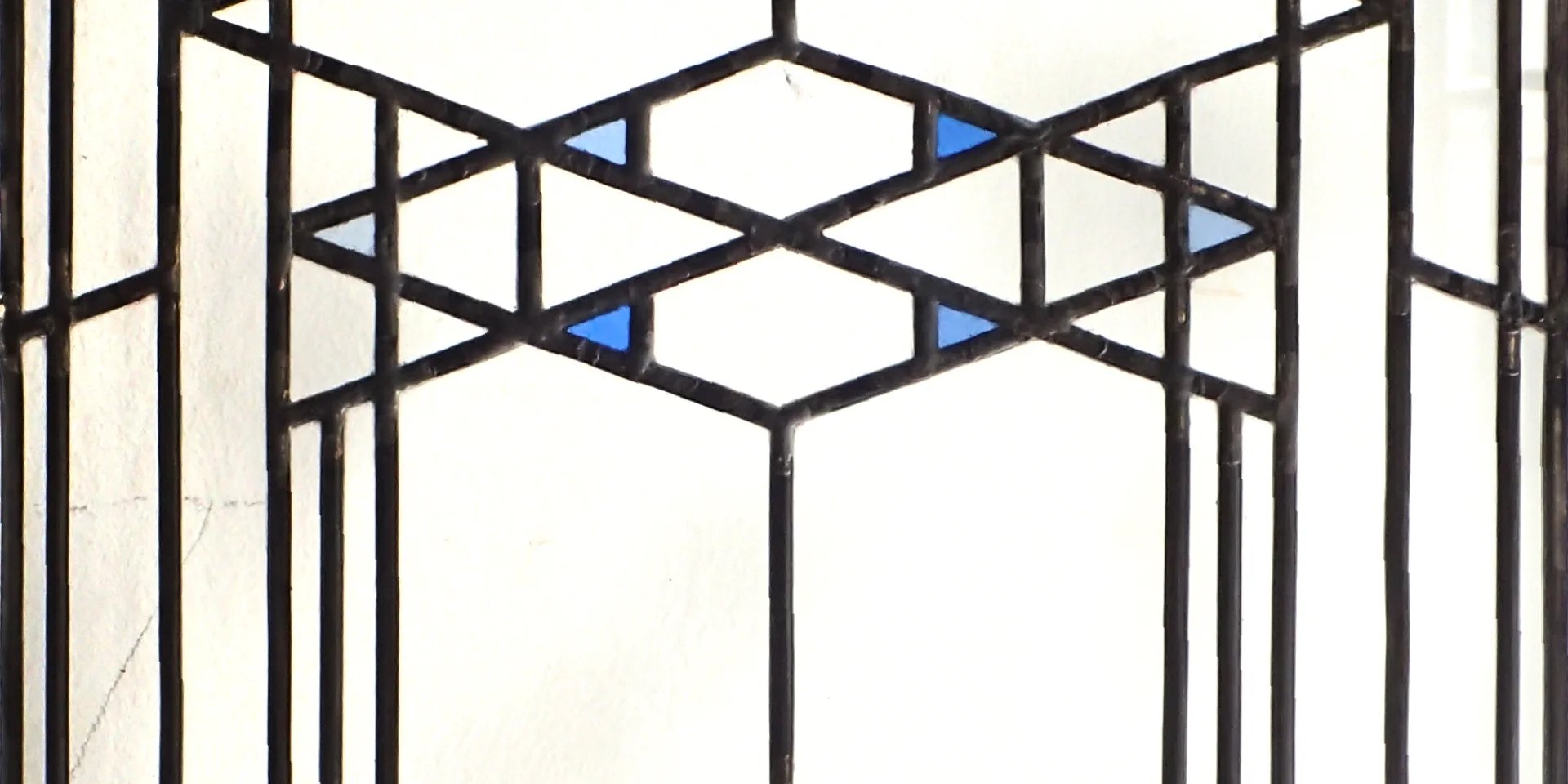 Frank Lloyd Wright ispirálta üvegablak