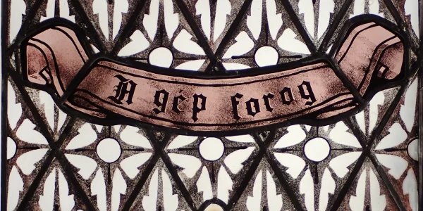 Szalagos felirat terülő mintával