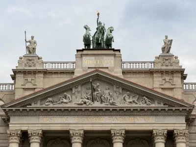 Szépmíves diákok látogatása a Kossuth Lajos téri Kúria épületében